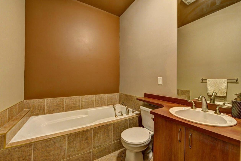 4-Bathroom1.png